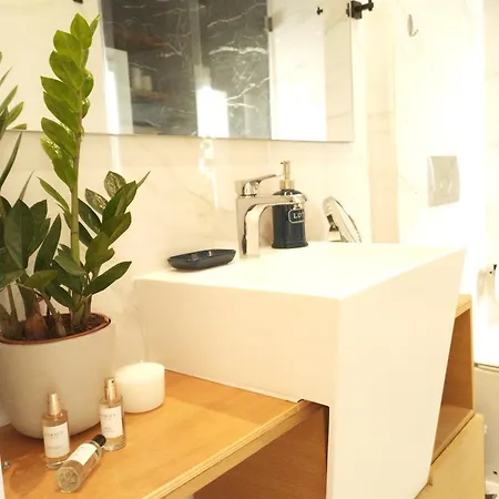Loft Apartment *